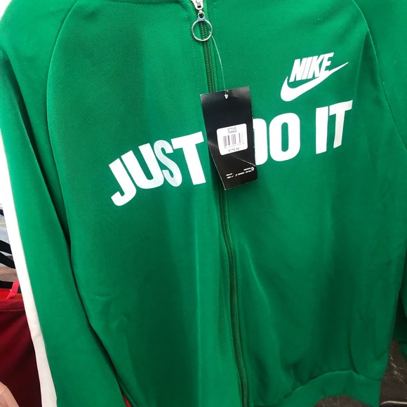 These purses & clothes are hot - Picture 6 of 9